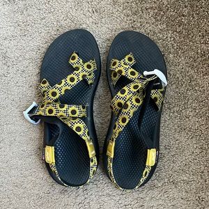 Woman’s sunflower Chacos, size 9